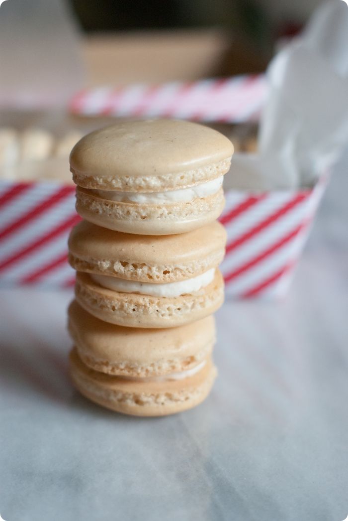 vanilla bean almond macarons from @bakeat350