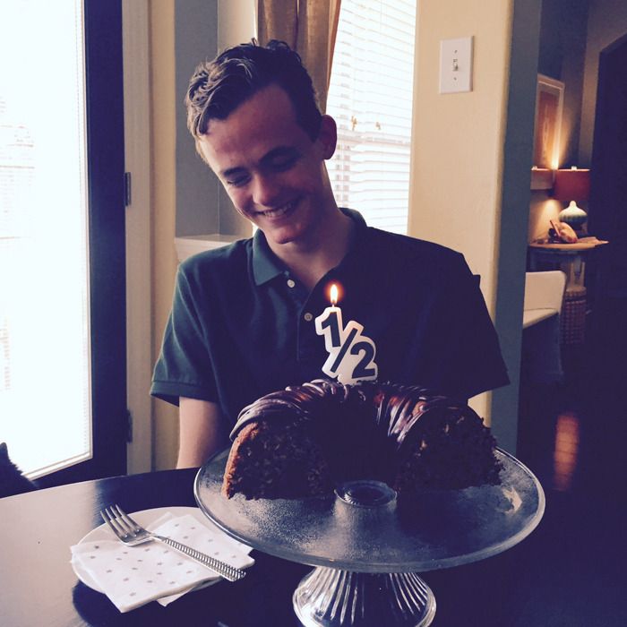 cinnamon brown sugar chocolate chip bundt cake : half birthday cake!