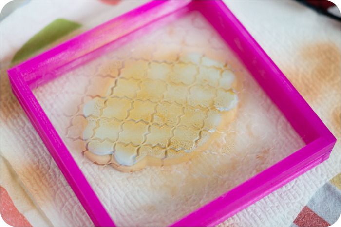 airbrushing cookies: the basics | bakeat350.blogspot.com