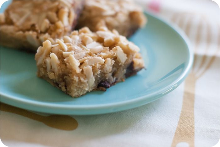 chocolate almond blondies