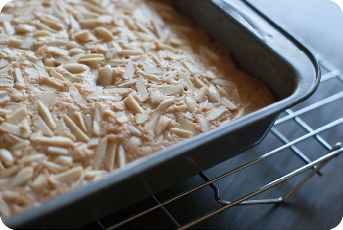 chocolate almond blondies