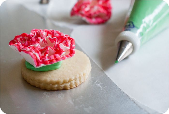 how to make carnation cookies from bakeat350.blogspot.com