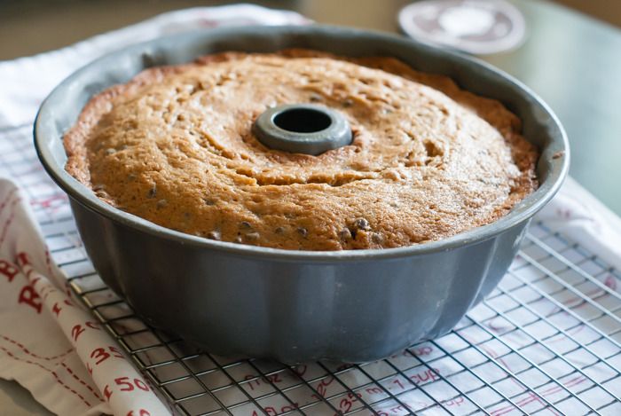cinnamon brown sugar chocolate chip bundt cake : half birthday cake!