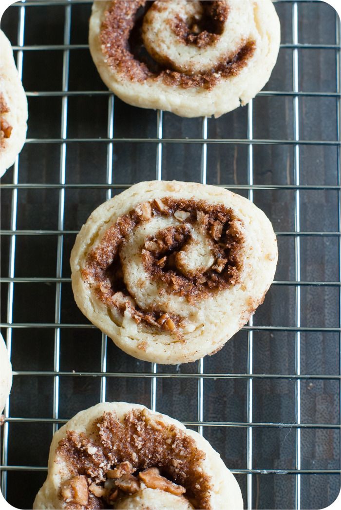 cinnamon roll cookies with cream cheese glaze
