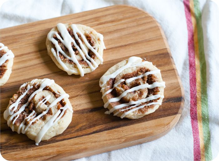 cinnamon roll cookies with cream cheese glaze