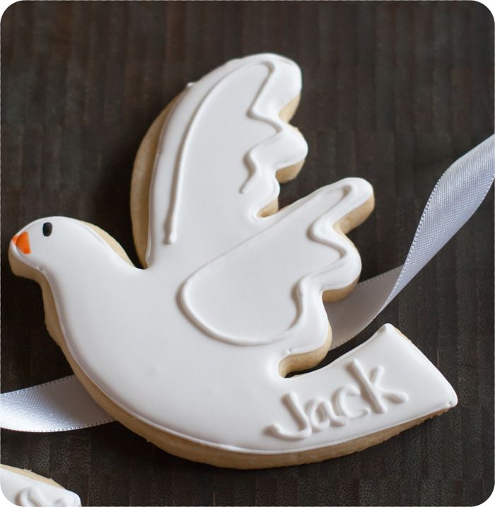 confirmation dove cookies : full step-by-step decorating tutorial from bakeat350.blogspot.com