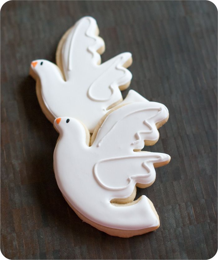 confirmation dove cookies : full step-by-step decorating tutorial from bakeat350.blogspot.com