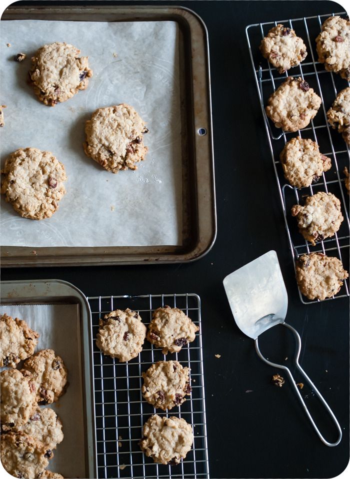 crunchy oatmeal raisin cookies
