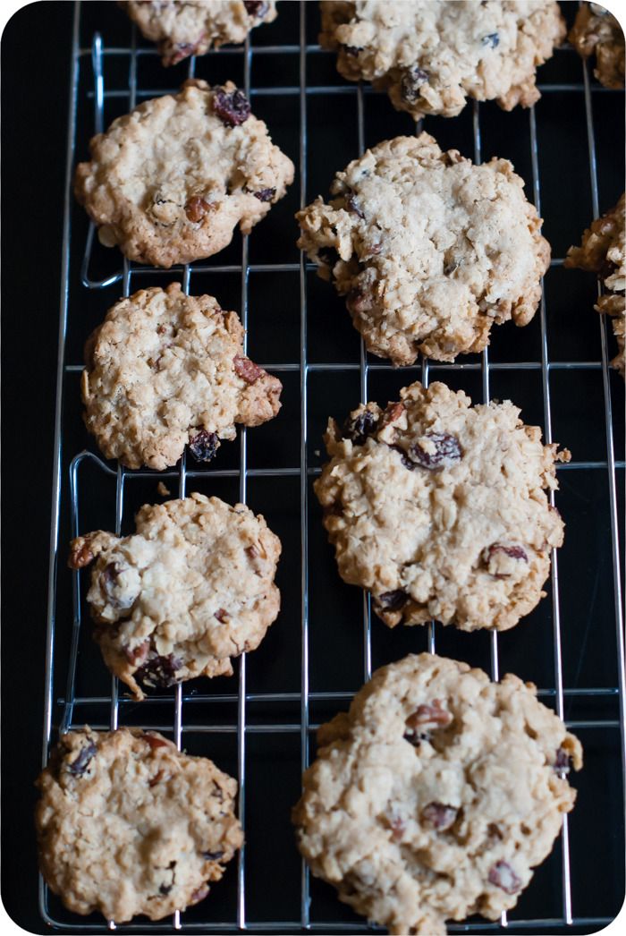 crunchy oatmeal raisin cookies