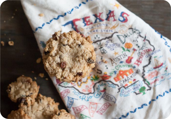 crunchy oatmeal raisin cookies