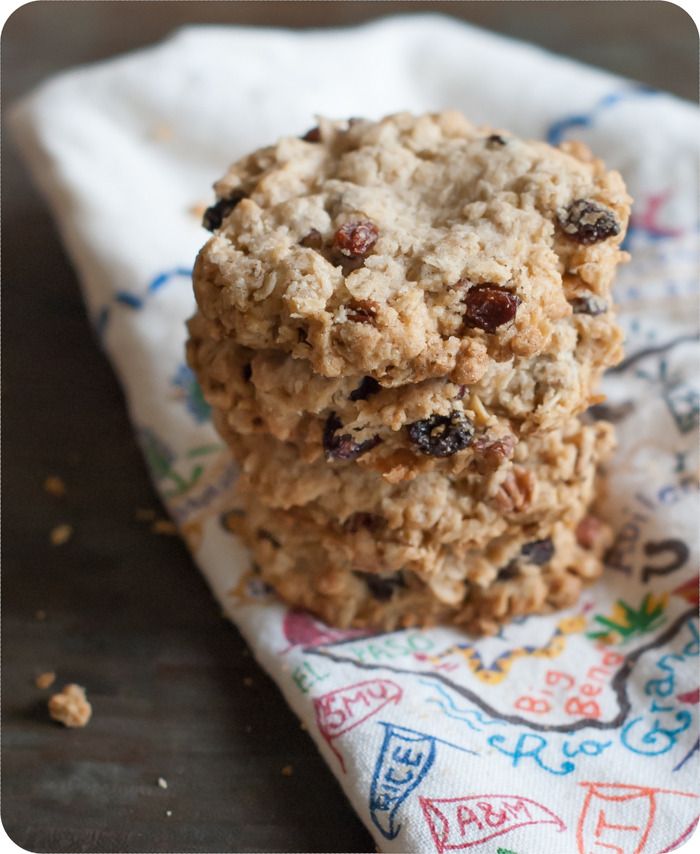 crunchy oatmeal raisin cookies