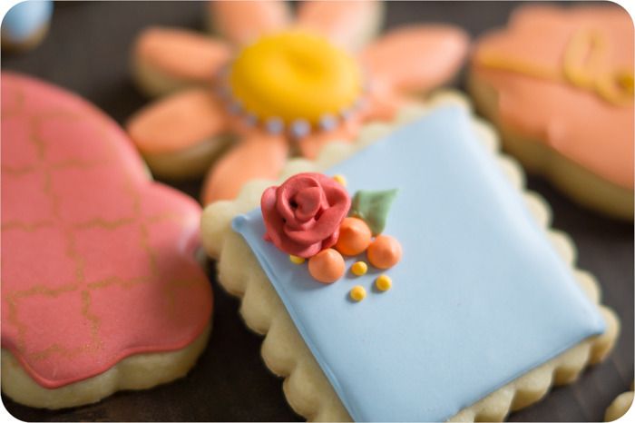 fall floral decorated cookies ... how to mix colors to achieve this color palette