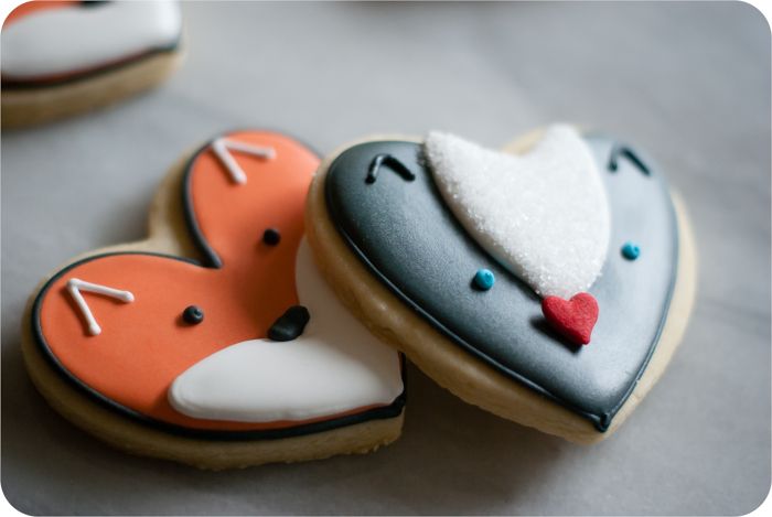 fox and skunk cookies from a heart cookie cutter, simple cookie decorating tutorials