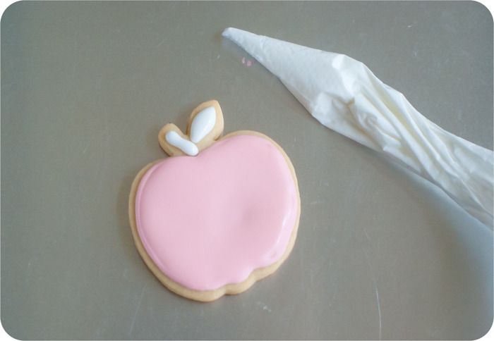 golden delicious apple cookies : tips and decorating tutorial