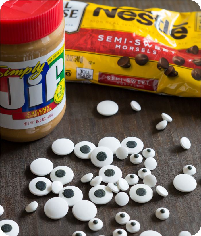 peanut butter chocolate chip googly eyes cookies | @bakeat350