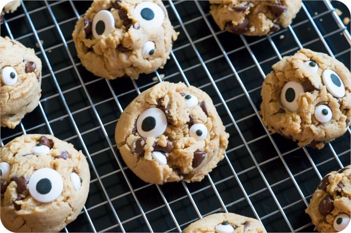 peanut butter chocolate chip googly eyes cookies | @bakeat350