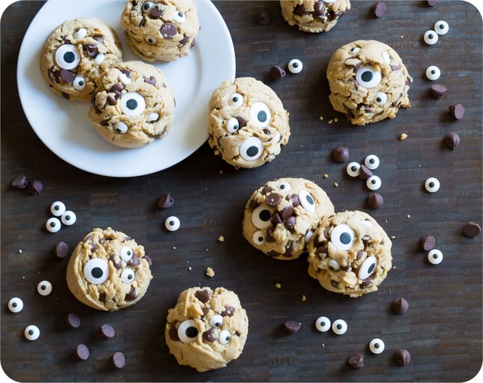 peanut butter chocolate chip googly eyes cookies | @bakeat350