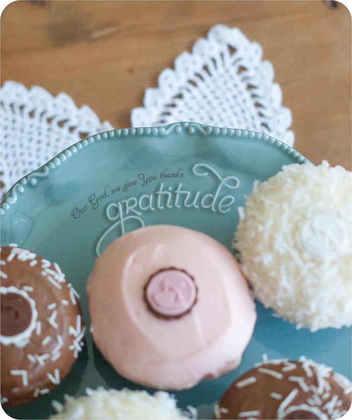 mary & martha cake pedestal ... giveaway! 