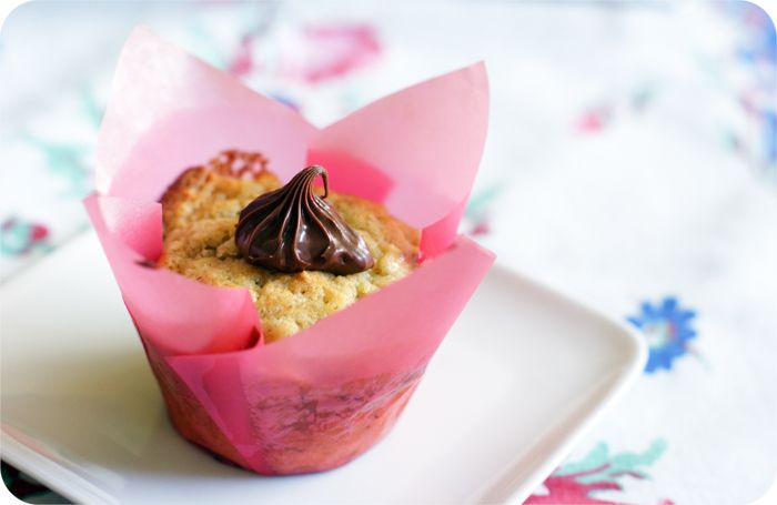 nutella-filled banana muffins : recipe from @bakeat350