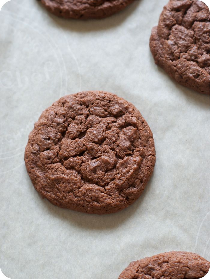 SO. GOOD. > nutella chocolate chip cookies :: from bakeat350.blogspot.com