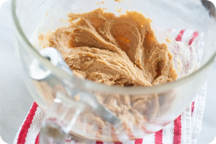 peanut butter and honey sandwich cookies, cookies are sweetened with only honey | bakeat350.blogspot.com