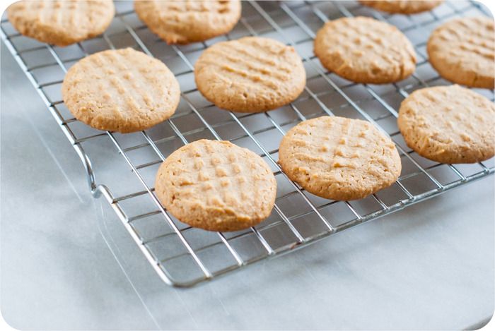 peanut butter and honey sandwich cookies, cookies are sweetened with only honey | bakeat350.blogspot.com