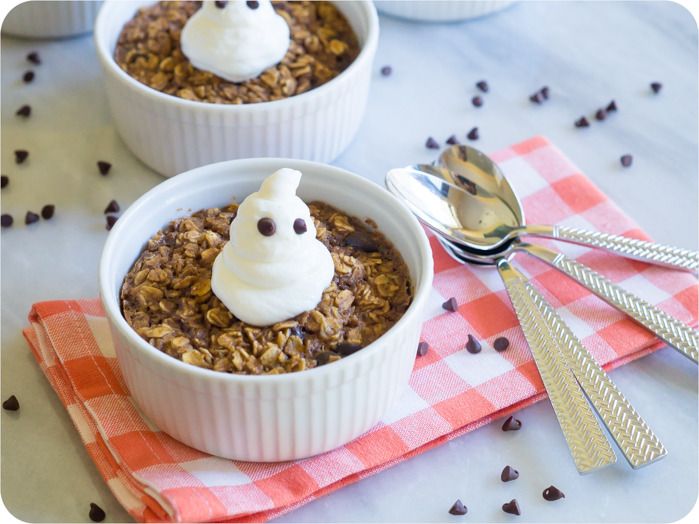 baked pumpkin chocolate chip oatmeal, topped with greek yogurt ghosts