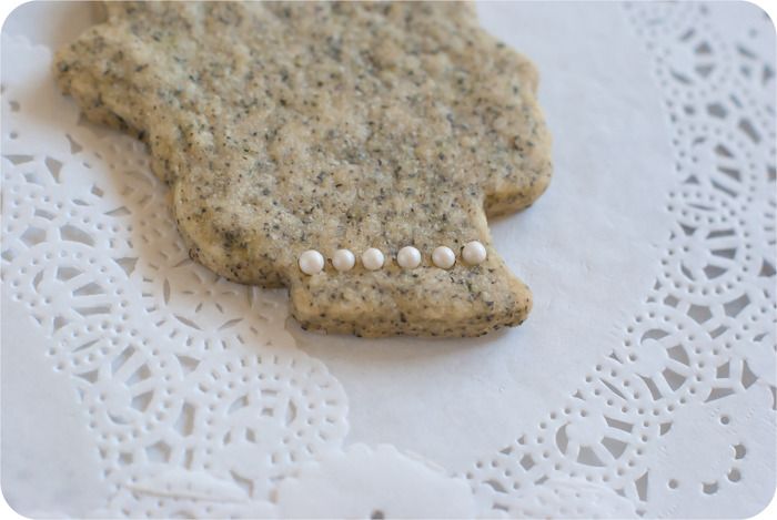 tea with the queen : earl grey shortbread cookie recipe | bakeat350.blogspot.com