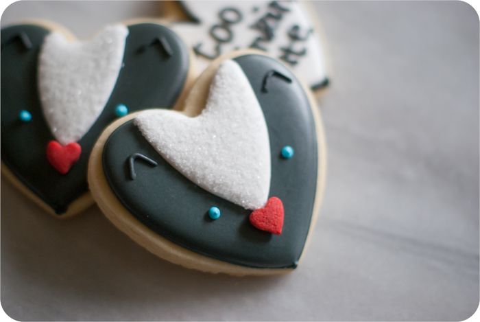 heart-shaped skunk cookies ... you're too stinkin' cute! {valentine decorated cookie tutorial}