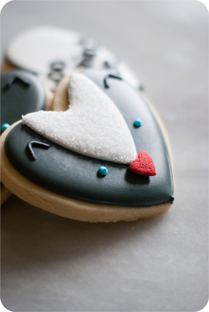 heart-shaped skunk cookies ... you're too stinkin' cute! {valentine decorated cookie tutorial}