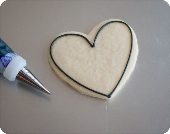 how to make decorate a fox cookie with a heart cookie shape