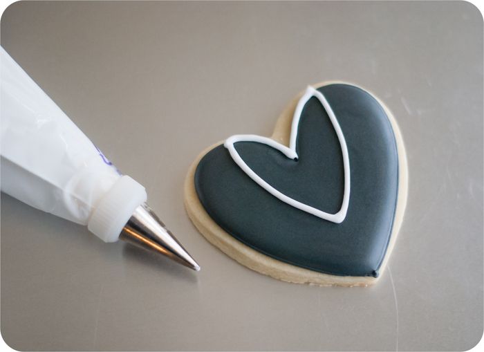 heart-shaped skunk cookies ... you're too stinkin' cute!  {valentine decorated cookie tutorial}