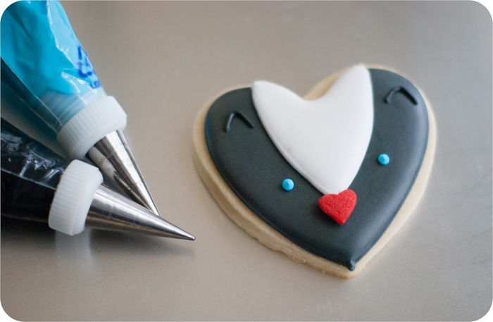 heart-shaped skunk cookies ... you're too stinkin' cute!  {valentine decorated cookie tutorial}