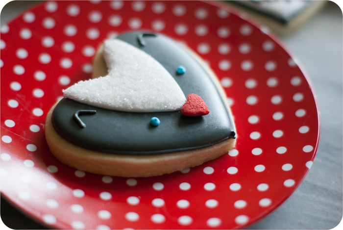 heart-shaped skunk cookies ... you're too stinkin' cute!  {valentine decorated cookie tutorial}