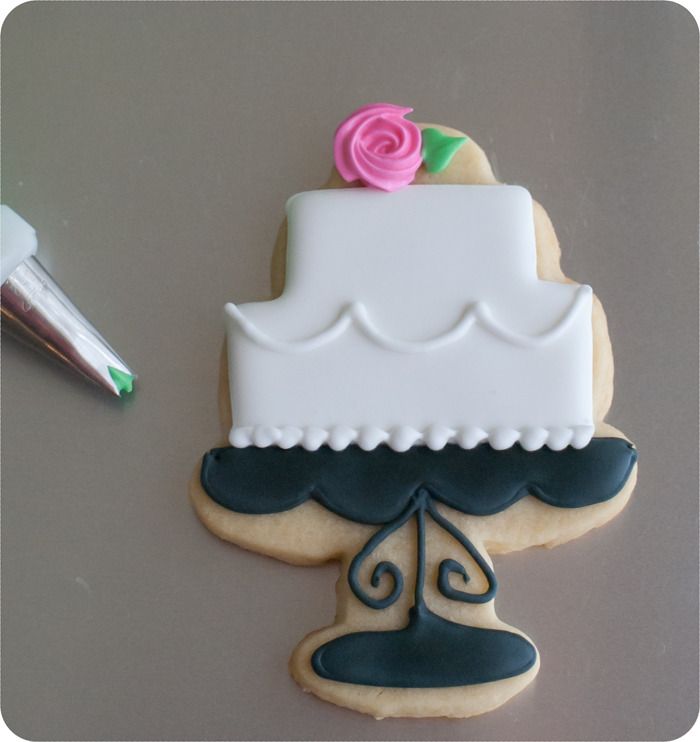 how to make decorated wedding cookies: cakes, Mr & Mrs, roses. Decorating tutorial. | bakeat350.blogspot.com