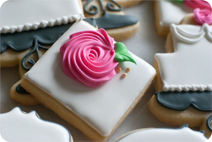 how to make decorated wedding cookies: cakes, Mr & Mrs, roses. Decorating tutorial. | bakeat350.blogspot.com