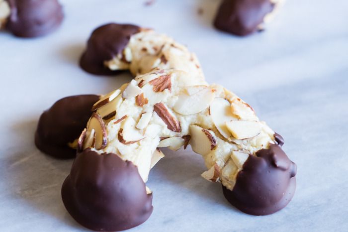 Mandelhoernchen: Chocolate-Dipped Almond Horns