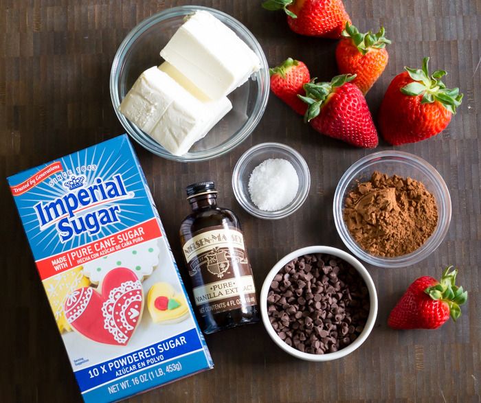 Chocolate Cheesecake-Filled Strawberries | from bakeat350.blogspot.com