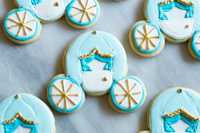 how to make Cinderella carriage cookies ... from a Mickey Mouse cookie cutter! Perfect for a Cinderella or princess party!