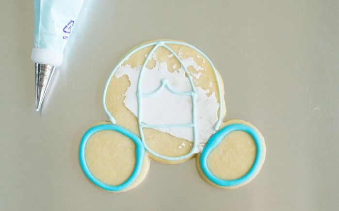 how to make Cinderella carriage cookies ... from a Mickey Mouse cookie cutter! Perfect for a Cinderella or princess party!