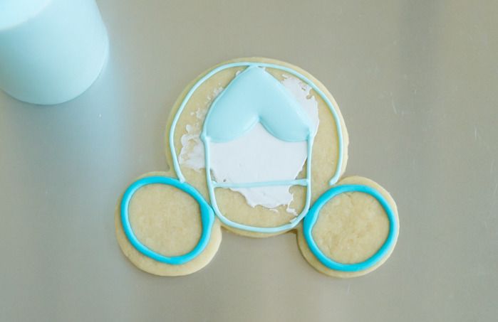 how to make Cinderella carriage cookies ... from a Mickey Mouse cookie cutter! Perfect for a Cinderella or princess party!