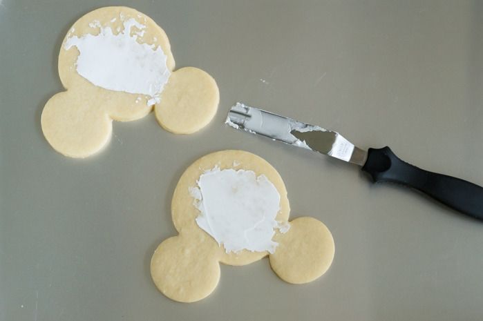 how to make Cinderella carriage cookies ... from a Mickey Mouse cookie cutter! Perfect for a Cinderella or princess party!