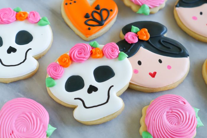 how to make Dia de los Muertos Decorated Cookies