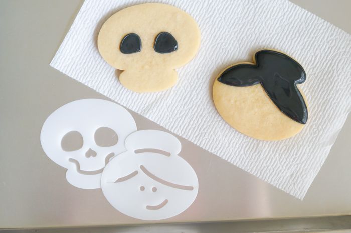 Dia de los Muertos Decorated Cookies > made with Sweet Sugarbelle cutters and tools