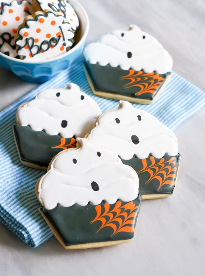 how to decorate ghost cupcake cookies | bakeat350.blogspot.com