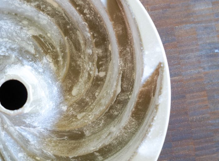 how to grease and flour a bundt pan
