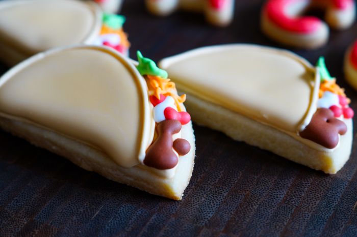 decorated tacos and taco belle cookies :taco 'bout a fun cookie tutorial from bakeat350.blogspot.com