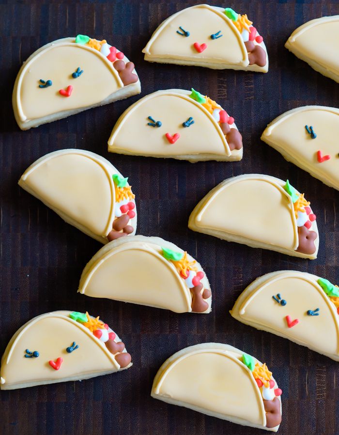 taco 'bout a fun cookie tutorial : tacos and taco belle decorated cookies | bakeat350.blogspot.com