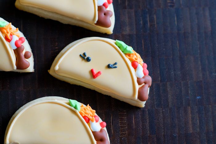 decorated tacos and taco belle cookies :taco 'bout a fun cookie tutorial from bakeat350.blogspot.com