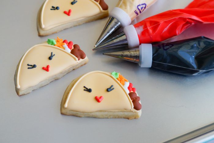 taco 'bout a fun cookie tutorial from bakeat350.blogspot.com